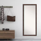 Specchio Amanti Art 28"x64" da appoggio a figura intera senza smussatura Caleb Brown con cornice: Stile rustico da fattoria, cornice in polistirene