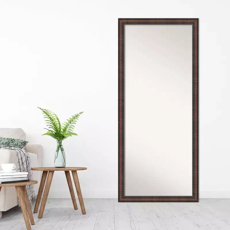 Specchio Amanti Art 28"x64" da appoggio a figura intera senza smussatura Caleb Brown con cornice: Stile rustico da fattoria, cornice in polistirene