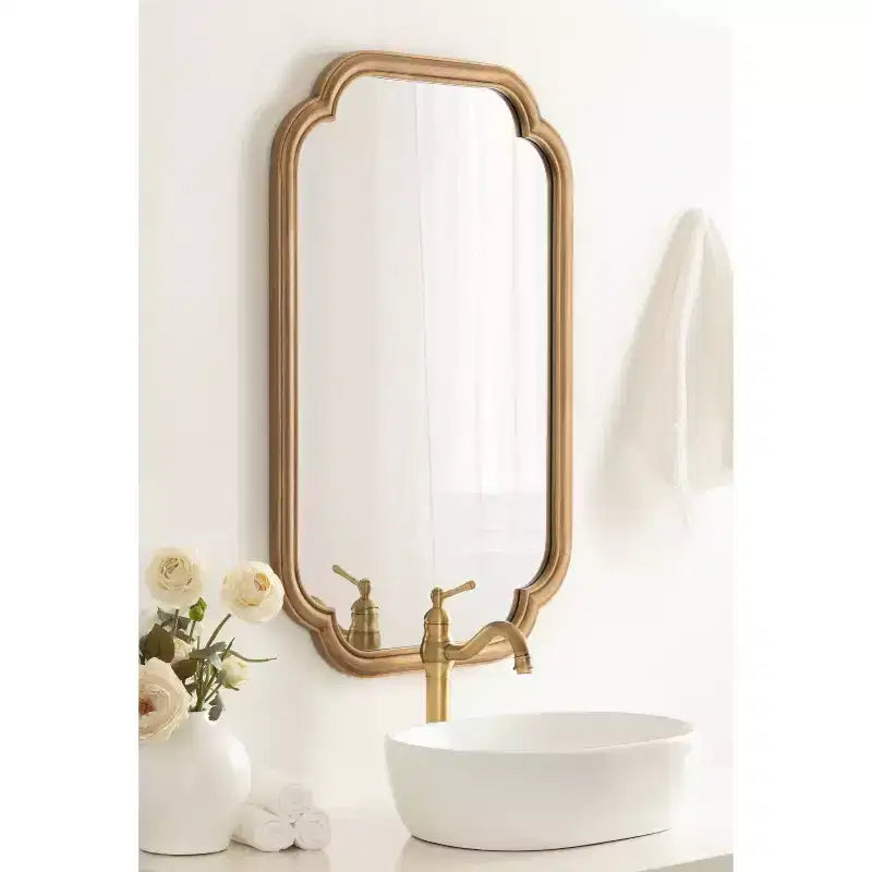 Kate & Laurel All Things Decor Specchio da parete Glenby Scallop oro 24"X36"