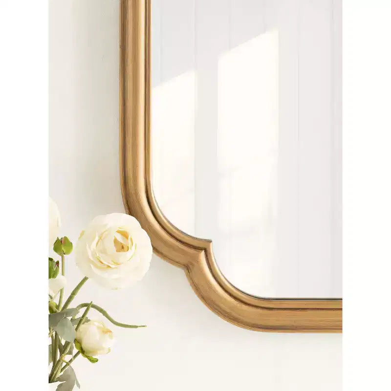 Kate & Laurel All Things Decor Specchio da parete Glenby Scallop oro 24"X36"
