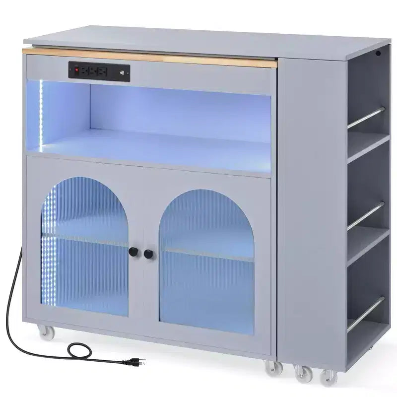 Isola da Cucina con Ruote con Tavolo Estensibile, Luci LED, Prese di Corrente, Ante in Vetro, Contenitori e Ripiani Aperti