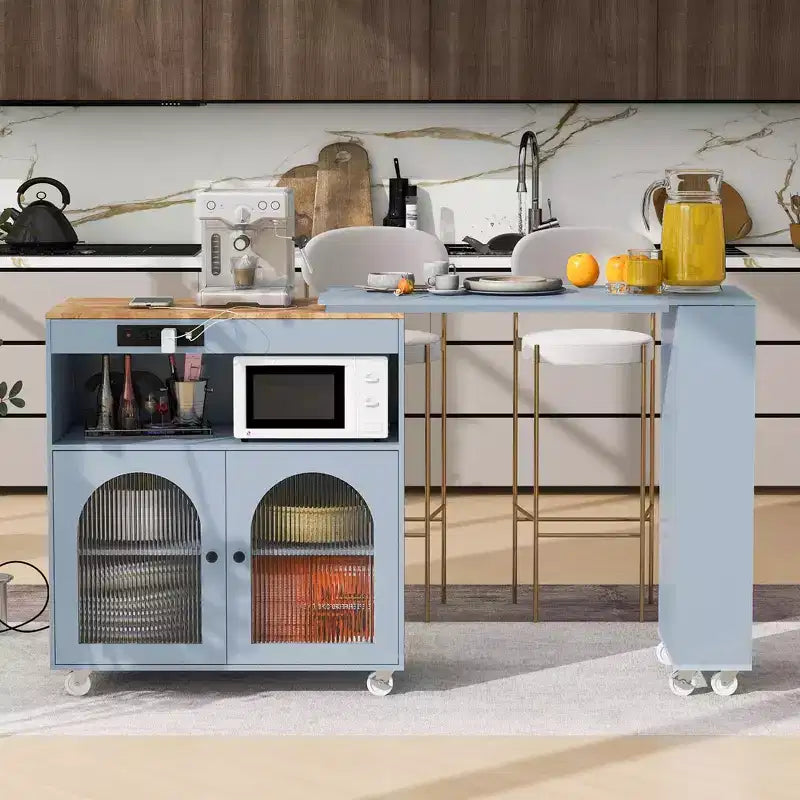 Isola da Cucina con Ruote con Tavolo Estensibile, Luci LED, Prese di Corrente, Ante in Vetro, Contenitori e Ripiani Aperti