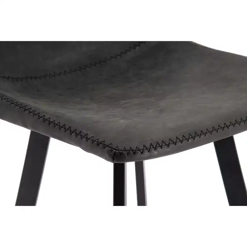 Sgabello da bar LeisureMod Elland con rivestimento in pelle - Sgabello moderno ad altezza bancone con gambe e poggiapiedi in ferro per cucina, bar e pub, set da 2
