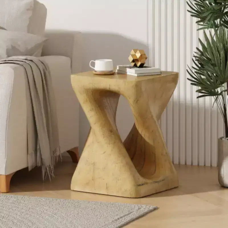 Tavolino d'appoggio Twist Shape, texture effetto legno, colore naturale