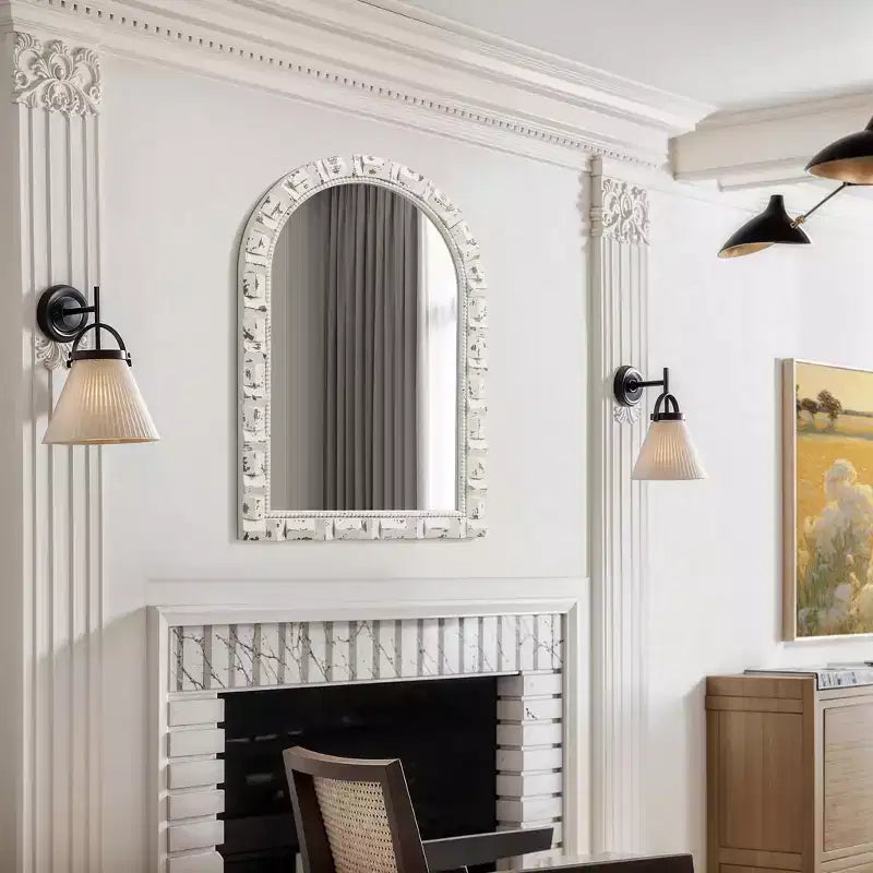 Specchio da parete LuxenHome, rettangolare, ad arco, invecchiato, bianco, alto 91 cm, decorativo e da toeletta