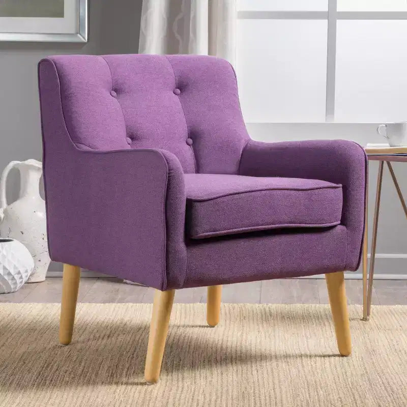 Poltrona singola Okak con bottoni, poltrona club trapuntata con comoda tappezzeria, elegante poltrona con gambe in legno di betulla per soggiorno, camera da letto