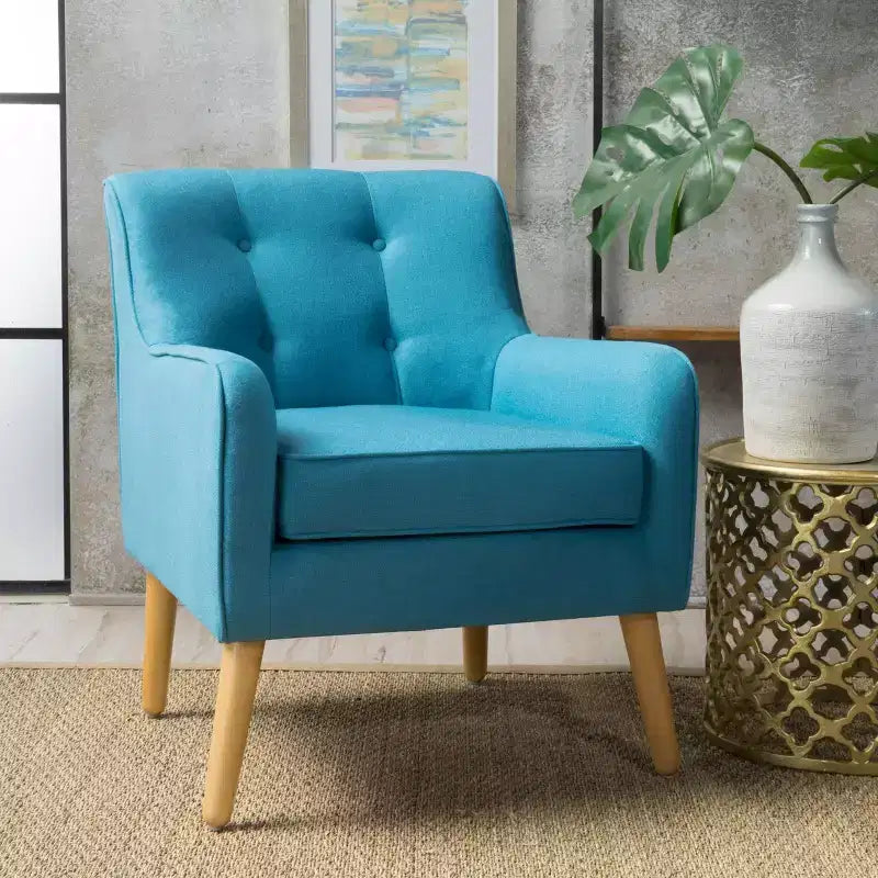 Poltrona singola Okak con bottoni, poltrona club trapuntata con comoda tappezzeria, elegante poltrona con gambe in legno di betulla per soggiorno, camera da letto