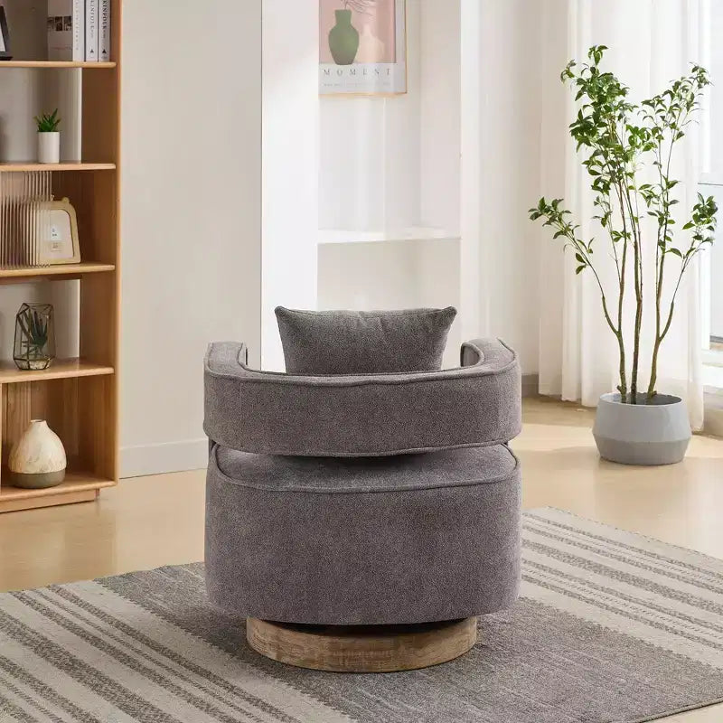 Poltrona girevole Okak 360 con base in legno invecchiato, poltrona moderna con schienale aperto per soggiorno, camera da letto