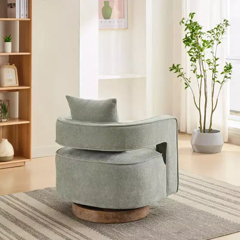 Poltrona girevole Okak 360 con base in legno invecchiato, poltrona moderna con schienale aperto per soggiorno, camera da letto