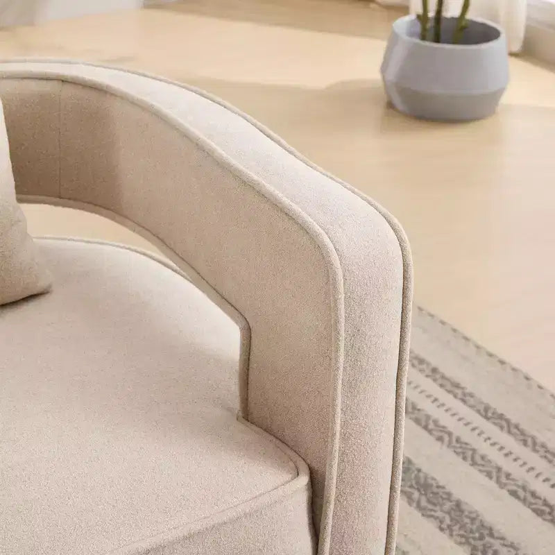 Poltrona girevole Okak 360 con base in legno invecchiato, poltrona moderna con schienale aperto per soggiorno, camera da letto