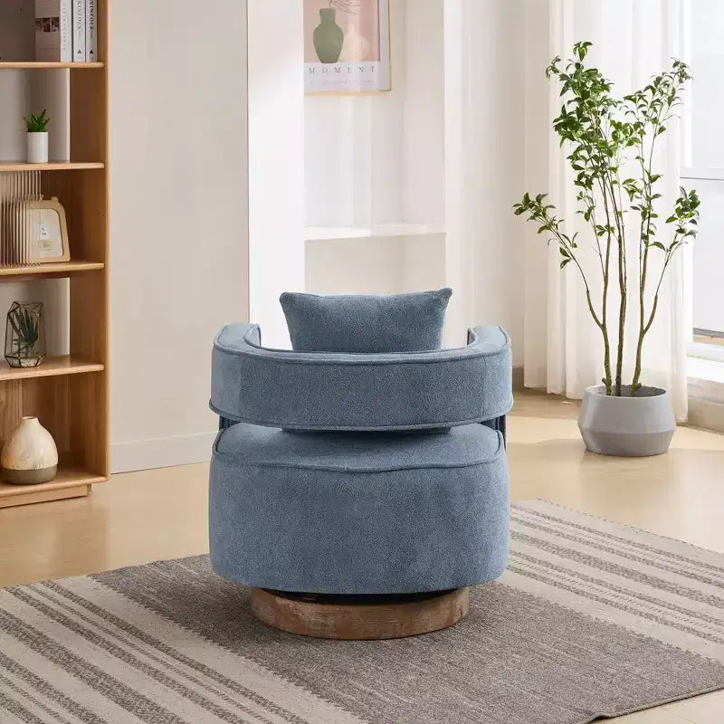 Poltrona girevole Okak 360 con base in legno invecchiato, poltrona moderna con schienale aperto per soggiorno, camera da letto