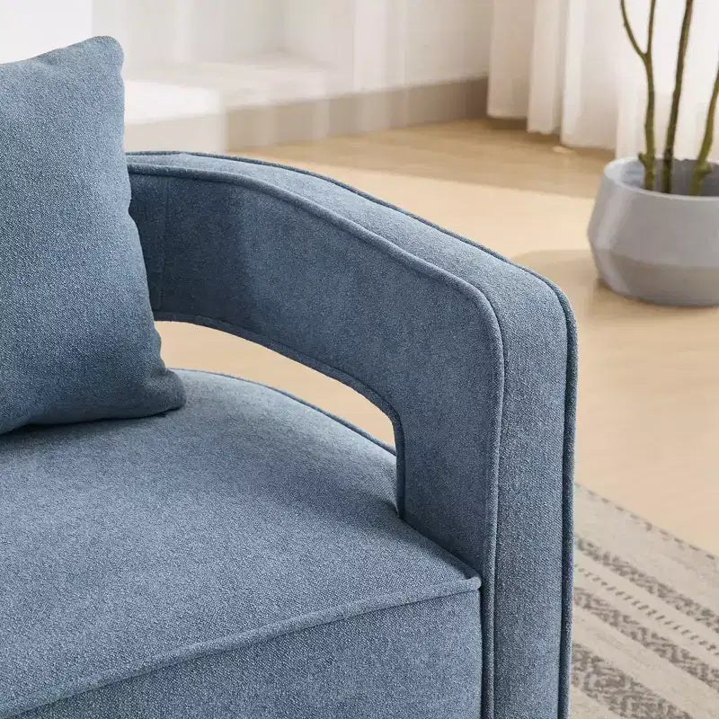 Poltrona girevole Okak 360 con base in legno invecchiato, poltrona moderna con schienale aperto per soggiorno, camera da letto