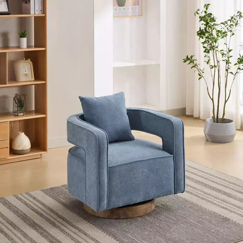 Poltrona girevole Okak 360 con base in legno invecchiato, poltrona moderna con schienale aperto per soggiorno, camera da letto