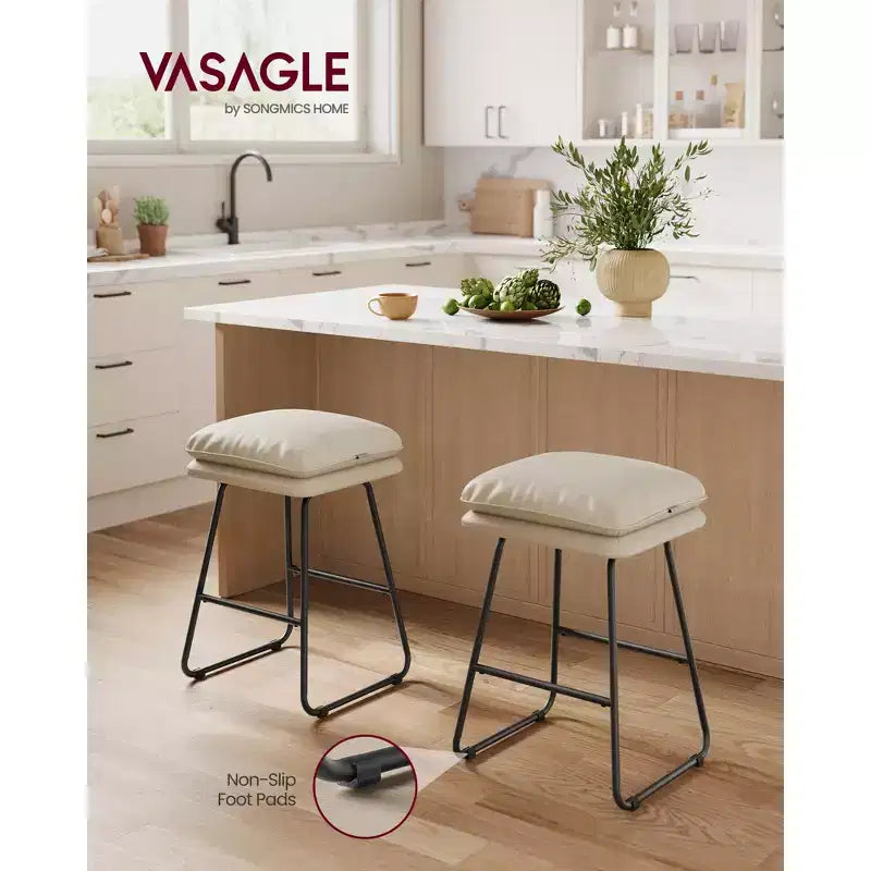 Set di 2 moderni sgabelli da bar ad altezza bancone, rivestimento in similpelle con morbida imbottitura e base a slitta in metallo, 65 cm