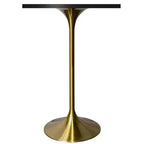 LeisureMod Verve Tavolo da pranzo quadrato altezza bar 24 - Tavolo moderno con piano in MDF e base a piedistallo in oro spazzolato altezza bancone per cucina, casa e pub