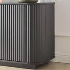 Mobile TV curvo da 64W con luci LED, madia rotonda con strisce verticali, mobile contenitore con cornice in alluminio e anta in vetro temperato, nero - ModernLuxe