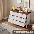 Comò bianco a 6 cassetti, design curvo scanalato largo 120 cm con maniglie dorate, cassettiera moderna e robusta per camera da letto e soggiorno.
