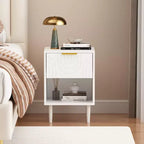 Comodino Moderno Bianco da 58 cm con un Cassetto e Ripiano Aperto, Maniglia con Accenti Dorati, Ideale per l'Arredamento della Camera da Letto