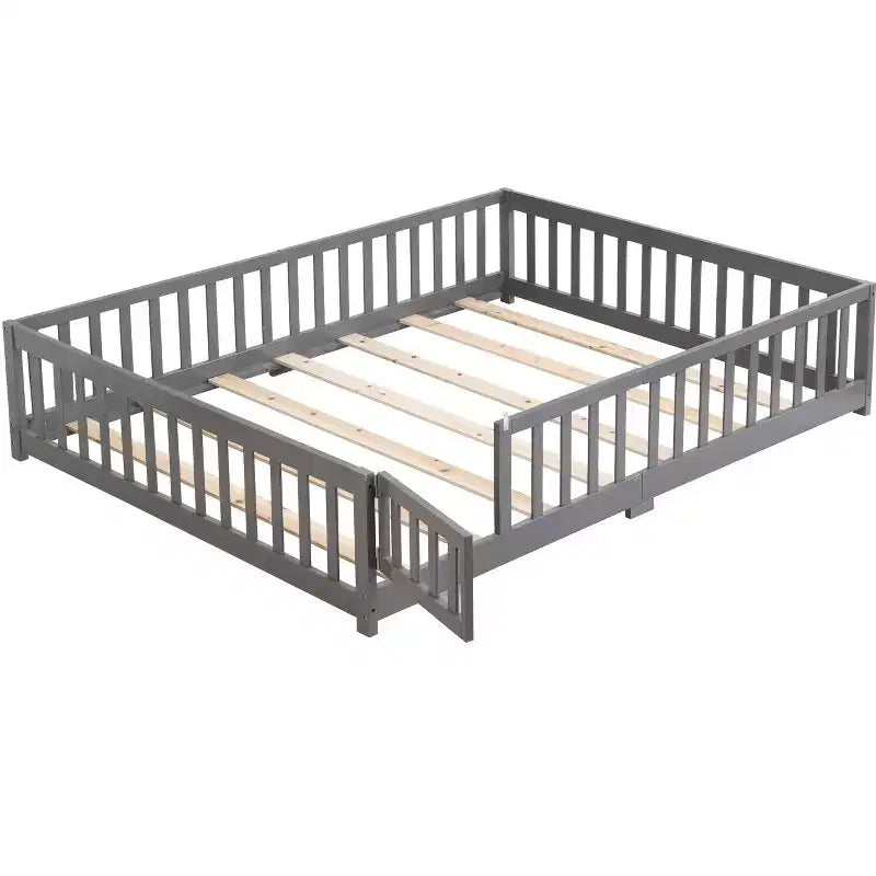 Letto a pavimento Queen Size con porta e recinzione, letto Montessori con spondine e doghe, struttura letto a piattaforma in legno per bambine e bambini