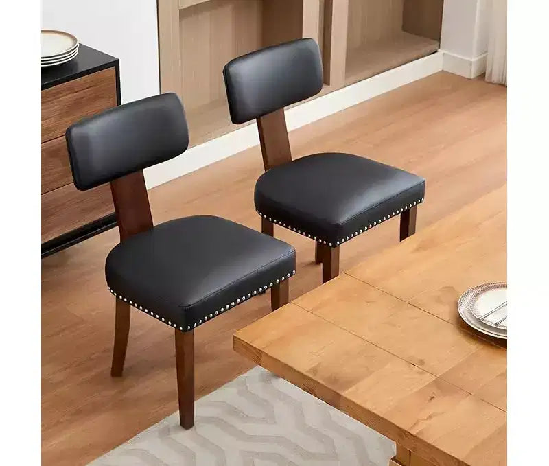 2 set di sedie da pranzo, sedie da cucina moderne in pelle, con schienali curvi, telaio in legno massello, gambe in legno e decorazione con borchie