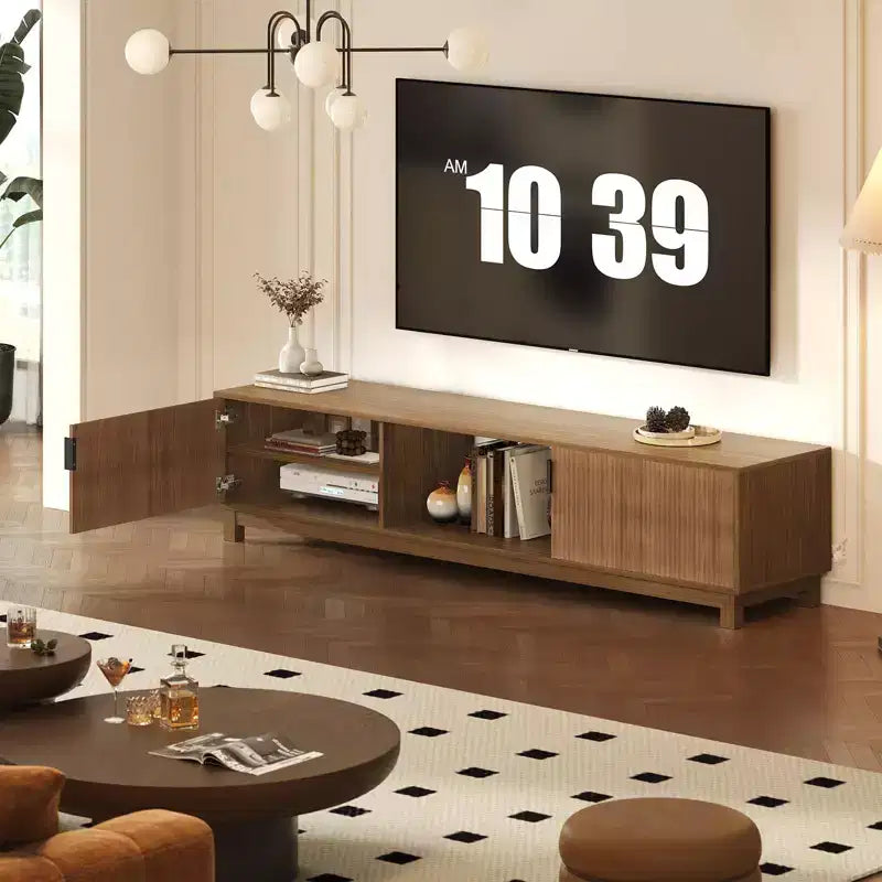 Mobile TV basso moderno di metà secolo, tavolo per console TV con scanalature lungo 70 cm con ripiano portaoggetti aperto per soggiorno, centro di intrattenimento in legno