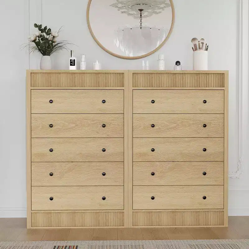 Cassettiera moderna in legno, comò a 5 cassetti scanalati, largo 80 cm, ideale per camerette, corridoi e soggiorni