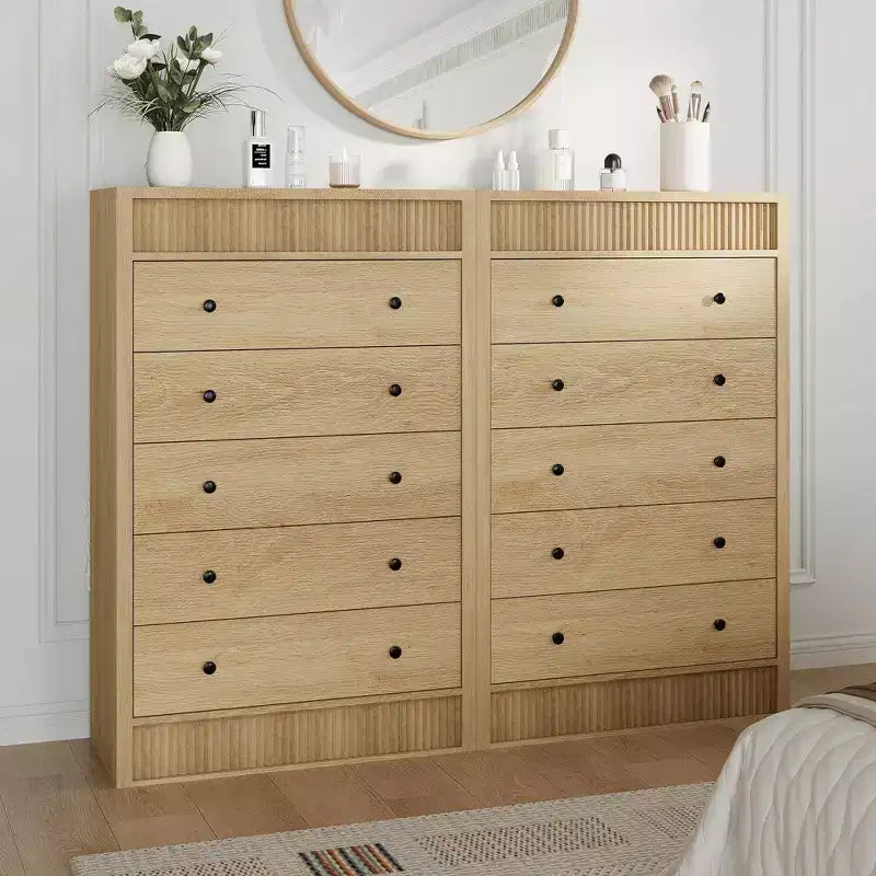 Cassettiera moderna in legno, comò a 5 cassetti scanalati, largo 80 cm, ideale per camerette, corridoi e soggiorni