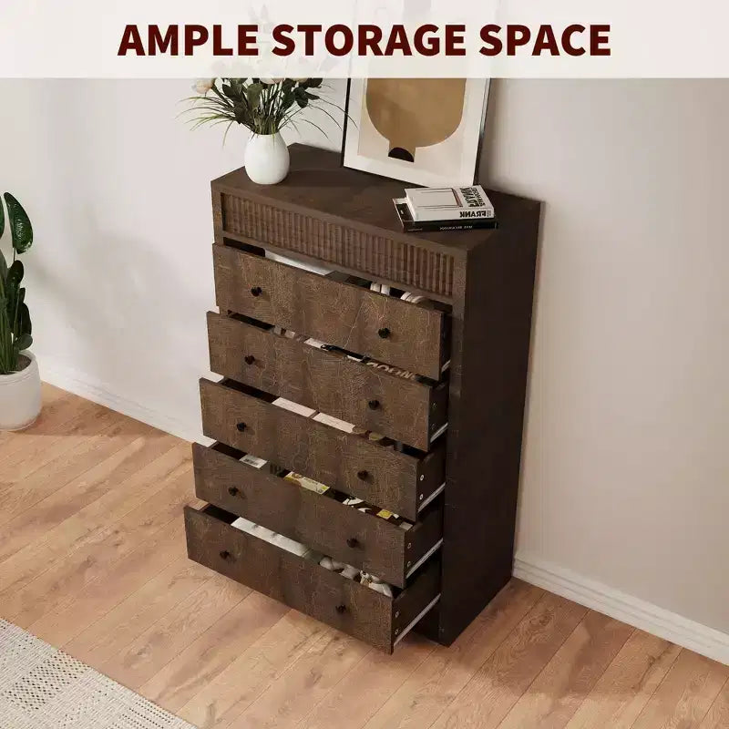 Cassettiera moderna in legno, comò a 5 cassetti scanalati, largo 80 cm, ideale per camerette, corridoi e soggiorni