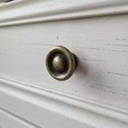 Comodino Famapy Farmhouse, Comò a 5 Cassetti con Pomelli in Bronzo Antico, per Camera da Letto, Comodino Cassettiera Effetto Invecchiato