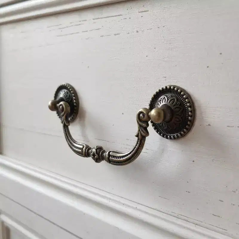 Comodino Famapy Farmhouse, Comò a 5 Cassetti con Pomelli in Bronzo Antico, per Camera da Letto, Comodino Cassettiera Effetto Invecchiato