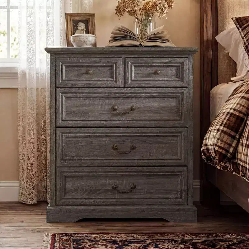 Comodino Famapy Farmhouse, Comò a 5 Cassetti con Pomelli in Bronzo Antico, per Camera da Letto, Comodino Cassettiera Effetto Invecchiato
