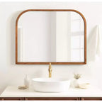 Specchio ad arco con cornice in legno Kate and Laurel Winn