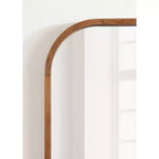 Specchio ad arco con cornice in legno Kate and Laurel Winn