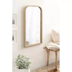 Specchio ad arco con cornice in legno Kate and Laurel Winn