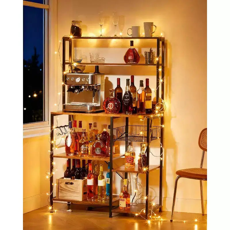 Scaffale da Cucina per Forno a Microonde con Presa di Corrente, Scaffale a 4 Ripiani con Ante e 6 Ganci a S per Spezie, Pentole