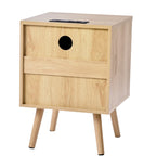 Comodino/Tavolino Laterale in Legno Naturale con 2 Cassetti Decorati in Rattan e Porte USB