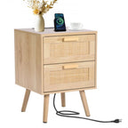 Comodino/Tavolino Laterale in Legno Naturale con 2 Cassetti Decorati in Rattan e Porte USB