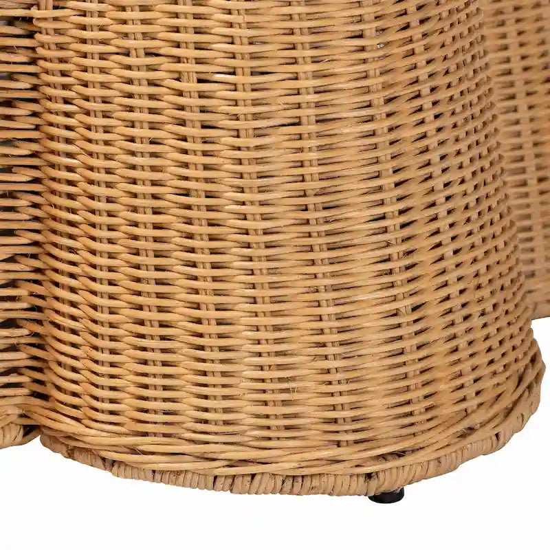 Poggiapiedi in rattan naturale smerlato con seduta imbottita per salotti