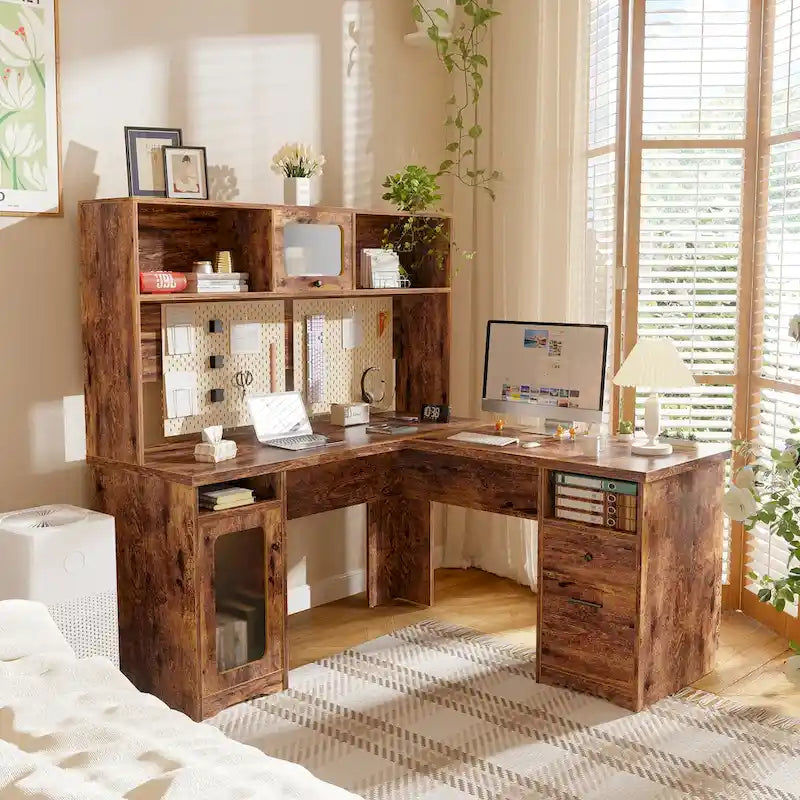 Scrivania angolare a L per computer con credenza cassetti e prese di corrente