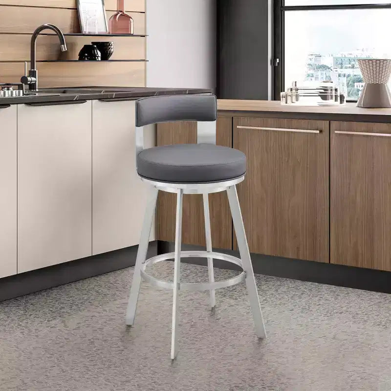 Sgabello da bar Armen Living Flynn in metallo e similpelle, altezza bancone, girevole, 26", argento/grigio