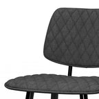 Set di 2 sgabelli da bar WyndenHall Skyla altezza bancone grigio antracite: Dettaglio a rombi trapuntato, Struttura in compensato, Imbottitura in schiuma