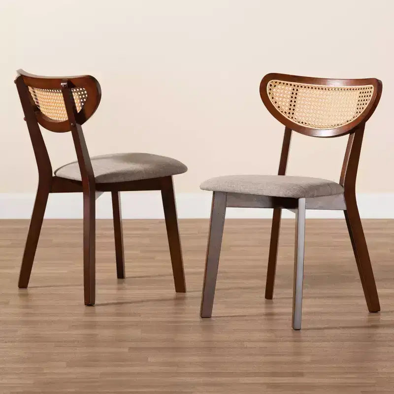 Baxton Studio 2 sedie da pranzo Dannell in tessuto e legno grigio/marrone noce/marrone chiaro: metà secolo, dettagli in rattan, cuscino in schiuma
