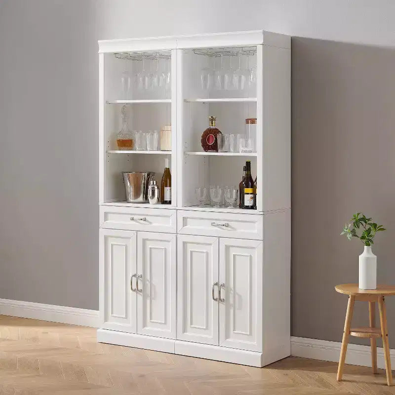 Crosley 78" Mobile Bar a Due Pezzi Stanton Bianco: Stile Rustico Tradizionale con Ripiani Regolabili e Portabicchieri