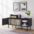 Crosley 54" Credenza Brody con Contenitore per Dischi, Nera: Venature in Rovere, Maniglie in Ottone, Gestione Cavi