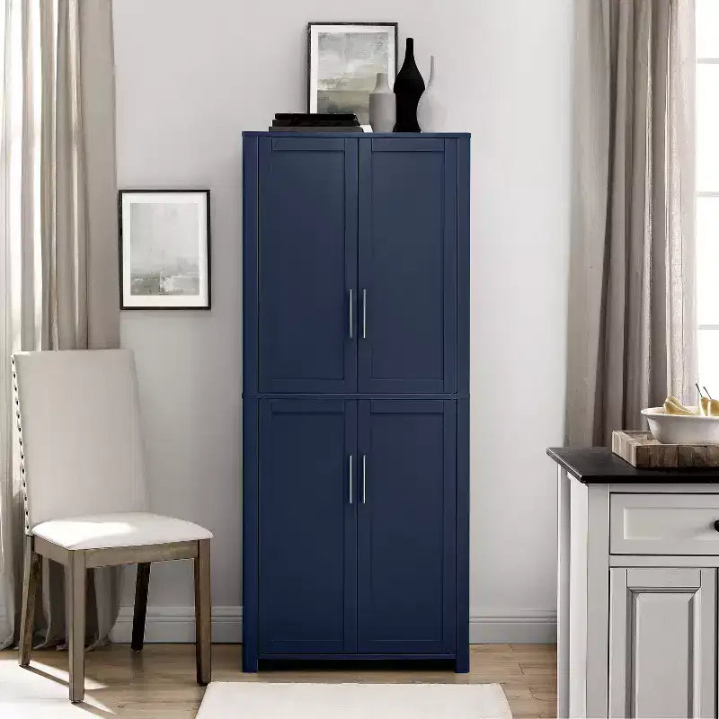 Crosley 67" Savannah Mobile Dispensa da Cucina Alta Blu: Design Tradizionale in Stile Fattoria, Impiallacciatura in Legno, Struttura in MDF, 3 Ripiani Regolabili