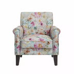 Poltrona decorativa tradizionale Janet con braccioli arrotolati, borchie color peltro e motivo floreale rosa di Handy Living