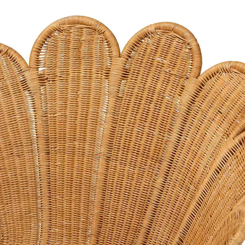 Sedia floreale Bali & Pari Blossom Rattan Accent Miele