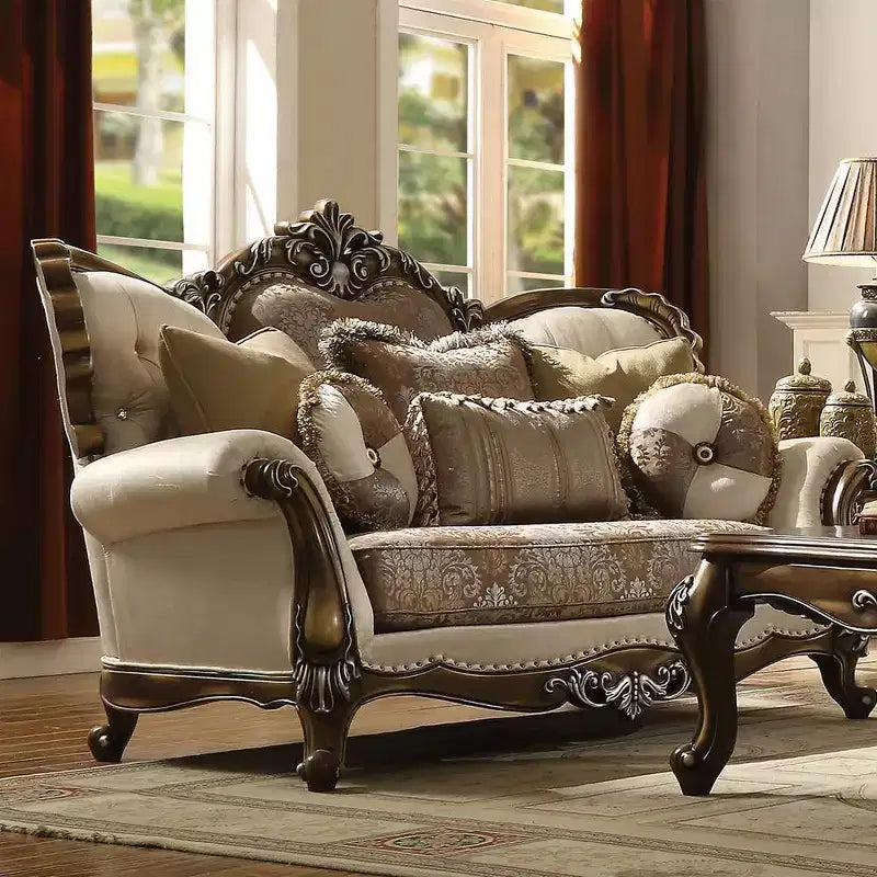 Divano Latisha 74" color Tan, tessuto fantasia e finitura rovere antico - Acme Furniture: Divanetto imbottito tradizionale, design capitonné