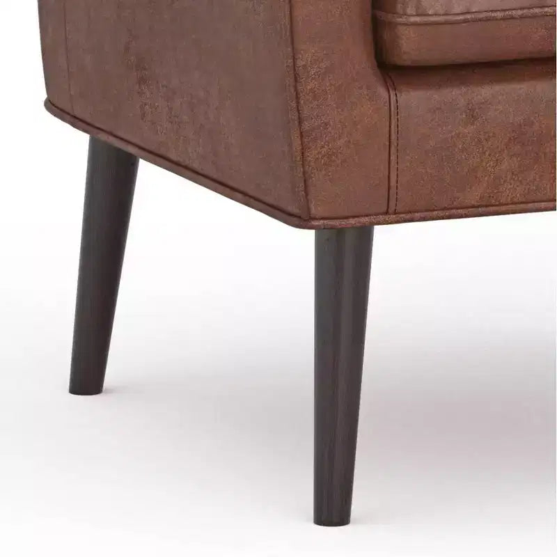 Poltrona accent Warnock Marrone Saddle distressed - WyndenHall: Ecopelle, gambe in legno di gomma