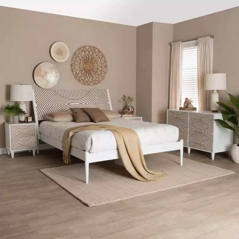 Set camera da letto 4 pezzi Baxton Studio Queen Louetta intagliato con contrasto bianco/marrone naturale